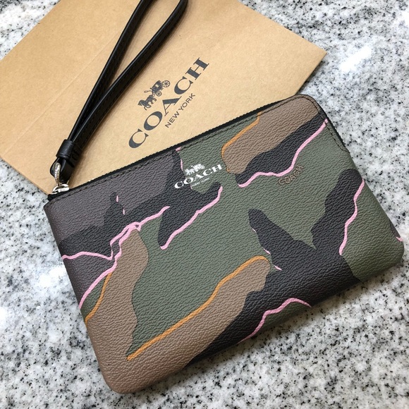 Coach Handbags - 🆕NWT Coach camouflage wristlet